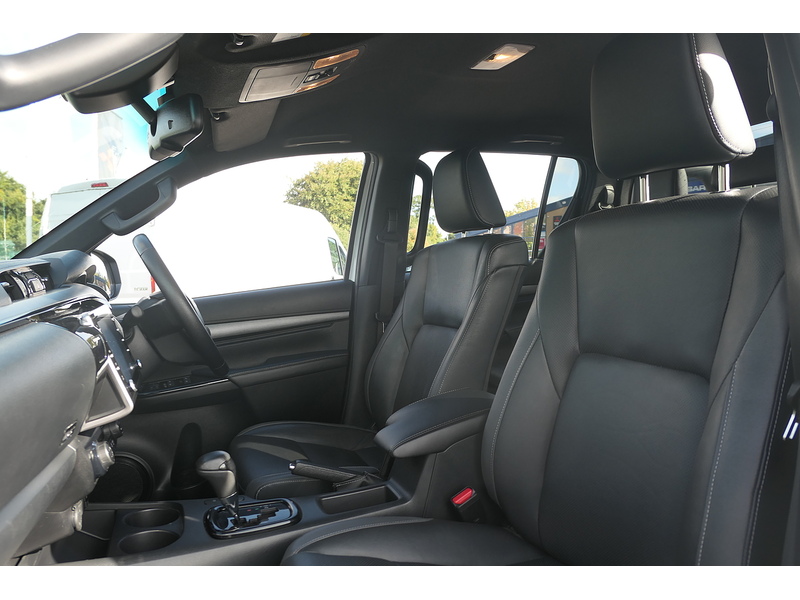 Toyota 2.8 D-4D Invincible X Pickup Double Cab 4dr Diesel Auto 4WD Euro 6 (s/s) (204 ps)