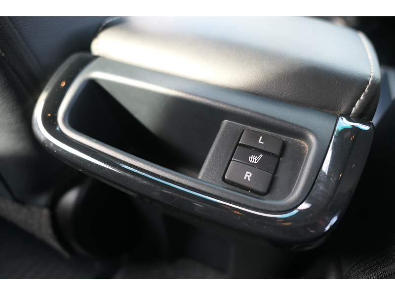 Toyota 2.8 D-4D Invincible X Pickup Double Cab 4dr Diesel Auto 4WD Euro 6 (s/s) (204 ps)