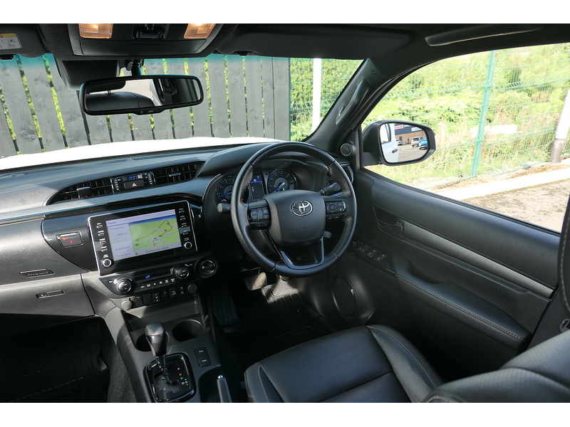 Toyota 2.8 D-4D Invincible X Pickup Double Cab 4dr Diesel Auto 4WD Euro 6 (s/s) (204 ps)