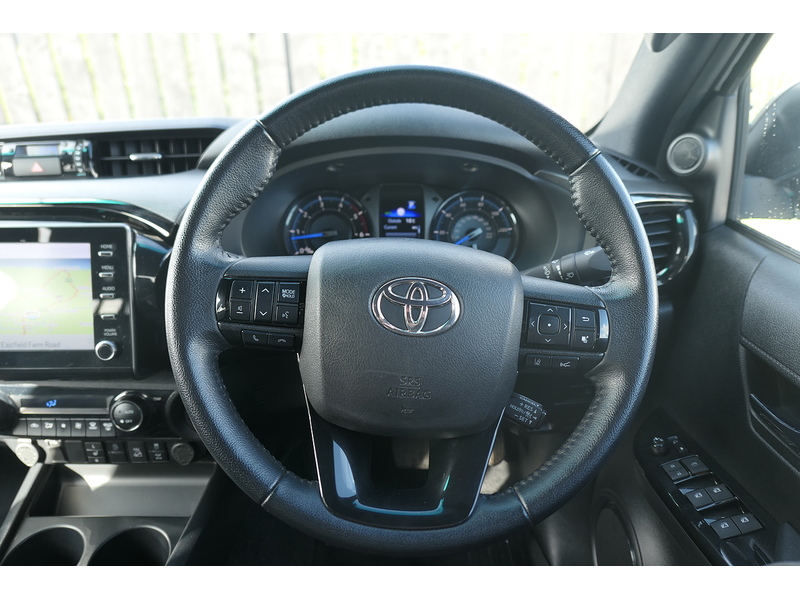 Toyota 2.8 D-4D Invincible X Pickup Double Cab 4dr Diesel Auto 4WD Euro 6 (s/s) (204 ps)