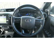 Toyota Hilux D-4D Invincible X 