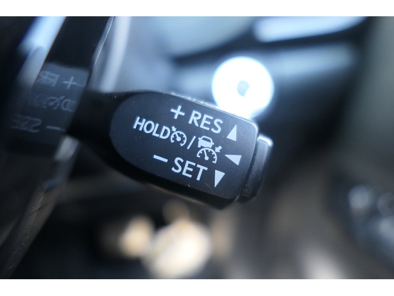 Toyota 2.8 D-4D Invincible X Pickup Double Cab 4dr Diesel Auto 4WD Euro 6 (s/s) (204 ps)