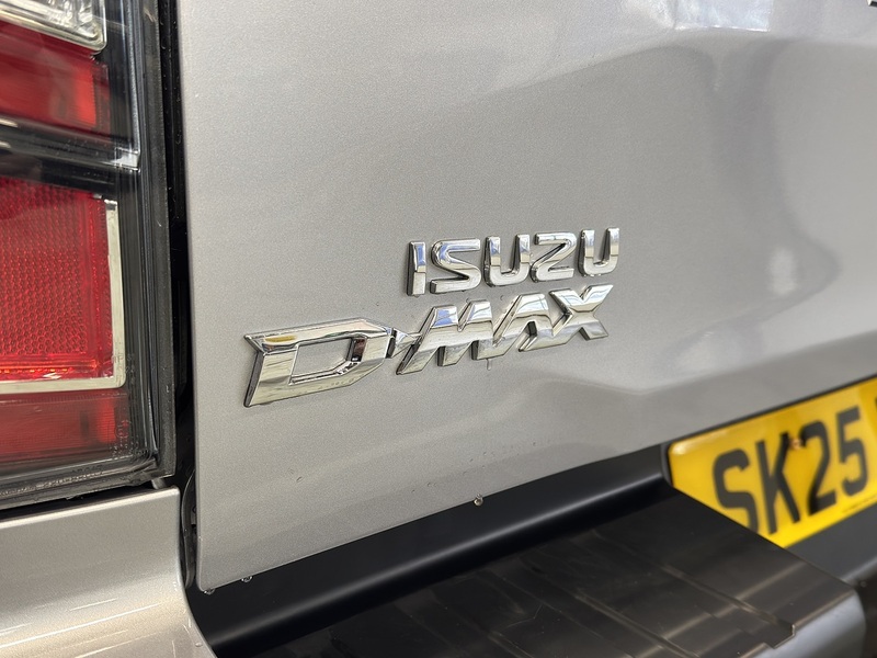 Isuzu 1.9 TD V-Cross Pickup Double Cab 4dr Diesel Manual 4WD Euro 6 (s/s) (164 ps)