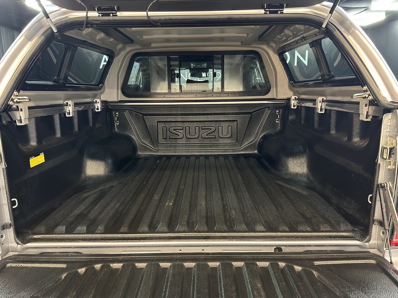 Isuzu 1.9 TD V-Cross Pickup Double Cab 4dr Diesel Manual 4WD Euro 6 (s/s) (164 ps)