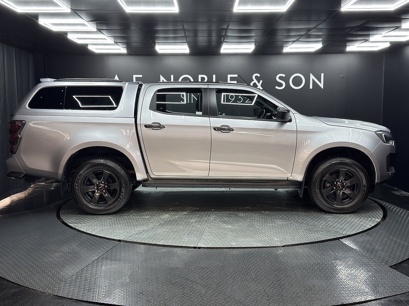 Isuzu 1.9 TD V-Cross Pickup Double Cab 4dr Diesel Manual 4WD Euro 6 (s/s) (164 ps)