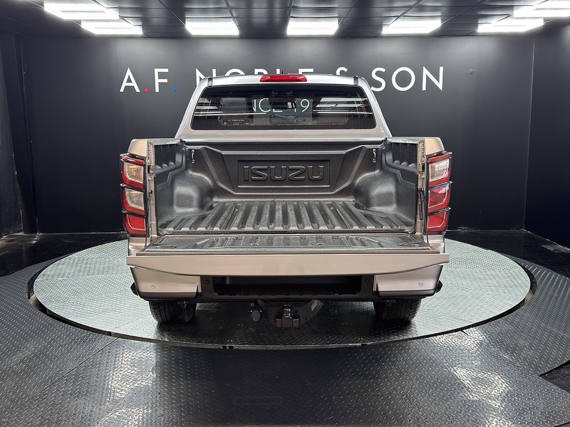 Isuzu 1.9 TD V-Cross Pickup Double Cab 4dr Diesel Auto 4WD Euro 6 (s/s) (164 ps)