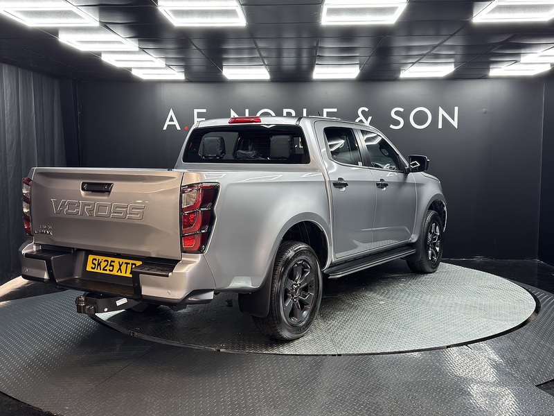Isuzu 1.9 TD V-Cross Pickup Double Cab 4dr Diesel Auto 4WD Euro 6 (s/s) (164 ps)