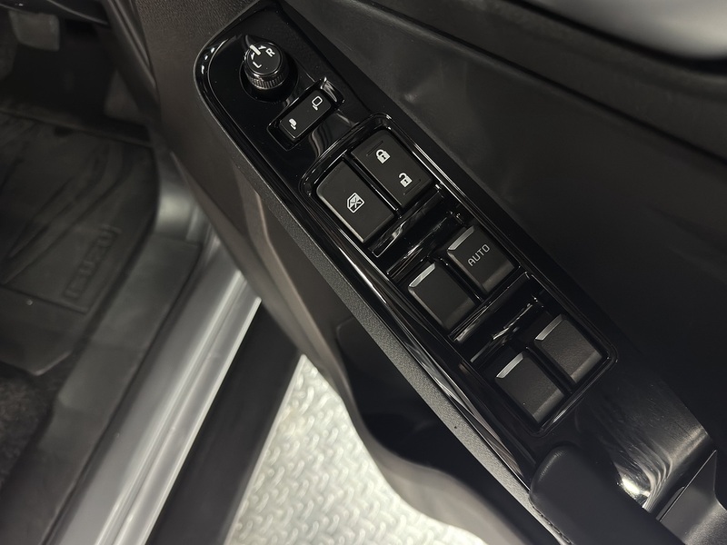 Isuzu 1.9 TD V-Cross Pickup Double Cab 4dr Diesel Auto 4WD Euro 6 (s/s) (164 ps)