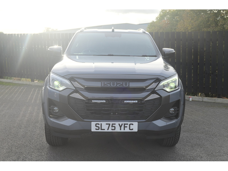 Isuzu 1.9 TD V-Cross Steel Edition Pickup Double Cab 4dr Diesel Auto 4WD Euro 6 (s/s) (164 ps)