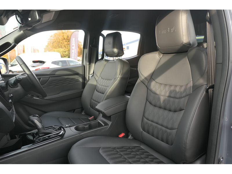 Isuzu 1.9 TD V-Cross Steel Edition Pickup Double Cab 4dr Diesel Auto 4WD Euro 6 (s/s) (164 ps)