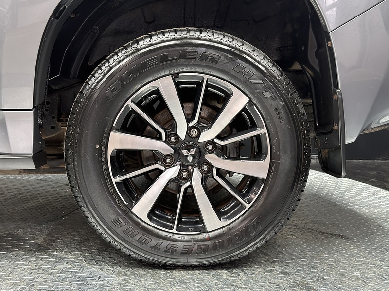 Mitsubishi 2.4D 4 SUV 5dr Diesel Auto 4WD Euro 6 (181 ps)