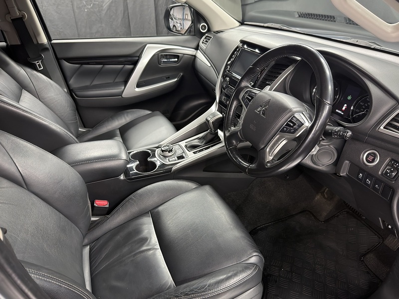 Mitsubishi 2.4D 4 SUV 5dr Diesel Auto 4WD Euro 6 (181 ps)