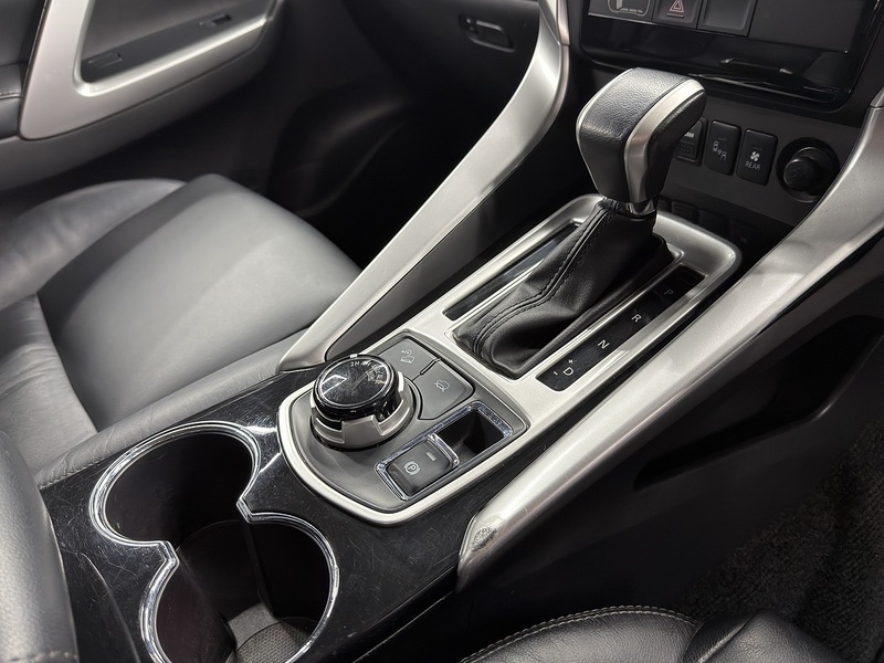 Mitsubishi 2.4D 4 SUV 5dr Diesel Auto 4WD Euro 6 (181 ps)