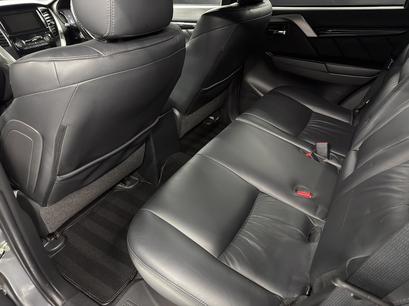 Mitsubishi 2.4D 4 SUV 5dr Diesel Auto 4WD Euro 6 (181 ps)