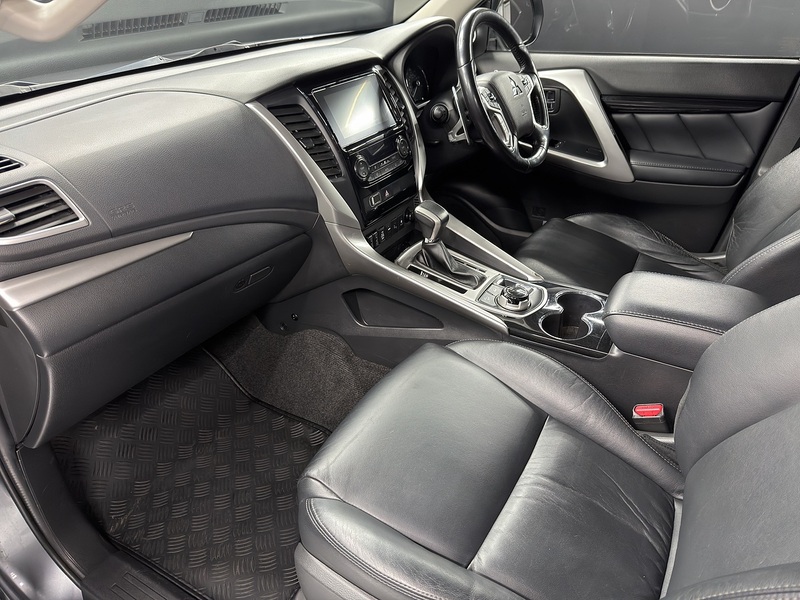 Mitsubishi 2.4D 4 SUV 5dr Diesel Auto 4WD Euro 6 (181 ps)