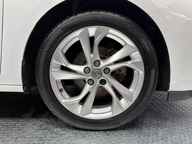 Vauxhall 1.4i SRi Hatchback 5dr Petrol Manual Euro 6 (100 ps)