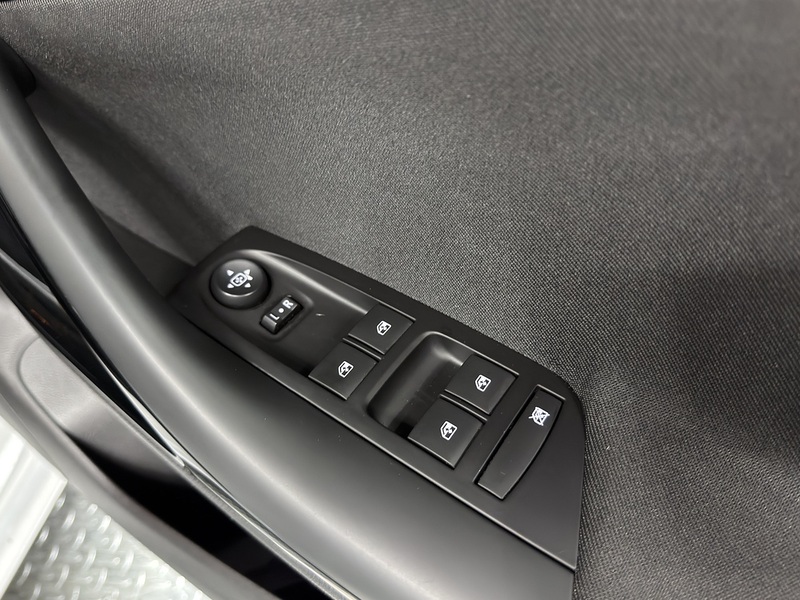 Vauxhall 1.4i SRi Hatchback 5dr Petrol Manual Euro 6 (100 ps)