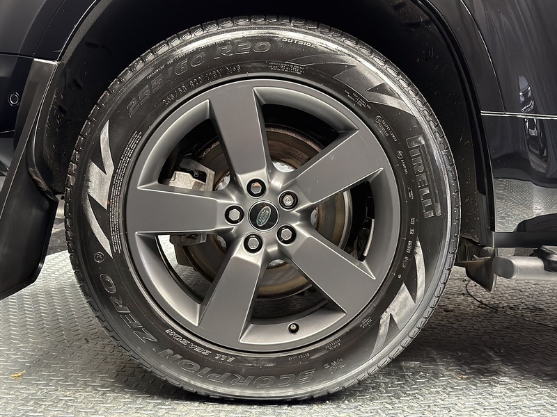 Land Rover 3.0 D300 MHEV X-Dynamic SE SUV 5dr Diesel Auto 4WD Euro 6 (s/s) (300 ps)