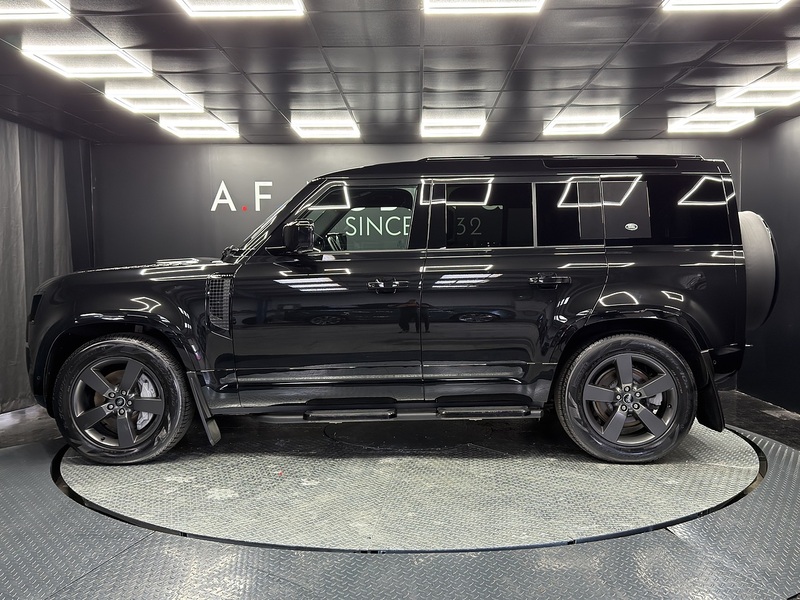 Land Rover 3.0 D300 MHEV X-Dynamic SE SUV 5dr Diesel Auto 4WD Euro 6 (s/s) (300 ps)