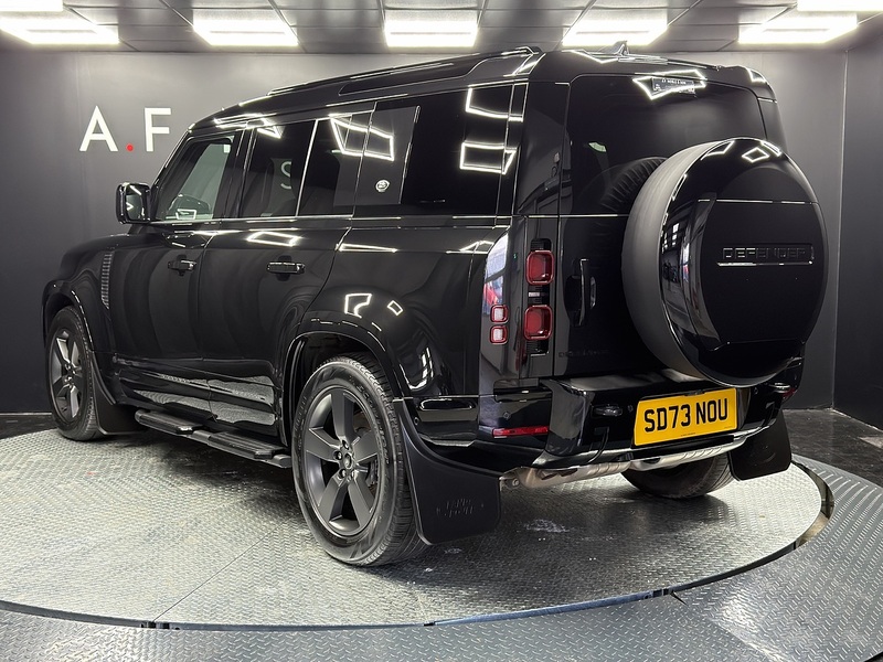 Land Rover 3.0 D300 MHEV X-Dynamic SE SUV 5dr Diesel Auto 4WD Euro 6 (s/s) (300 ps)