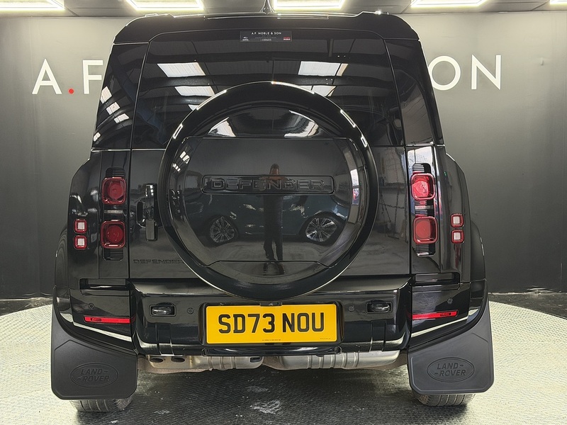 Land Rover 3.0 D300 MHEV X-Dynamic SE SUV 5dr Diesel Auto 4WD Euro 6 (s/s) (300 ps)