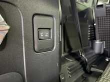 Land Rover Defender 110 D300 MHEV X-Dynamic SE 