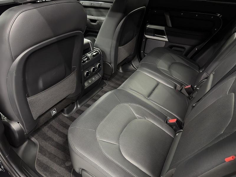 Land Rover 3.0 D300 MHEV X-Dynamic SE SUV 5dr Diesel Auto 4WD Euro 6 (s/s) (300 ps)