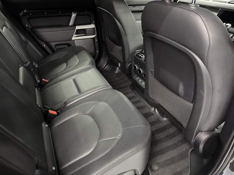 Land Rover 3.0 D300 MHEV X-Dynamic SE SUV 5dr Diesel Auto 4WD Euro 6 (s/s) (300 ps)