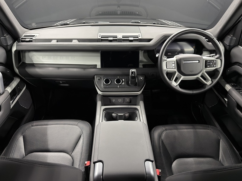 Land Rover 3.0 D300 MHEV X-Dynamic SE SUV 5dr Diesel Auto 4WD Euro 6 (s/s) (300 ps)