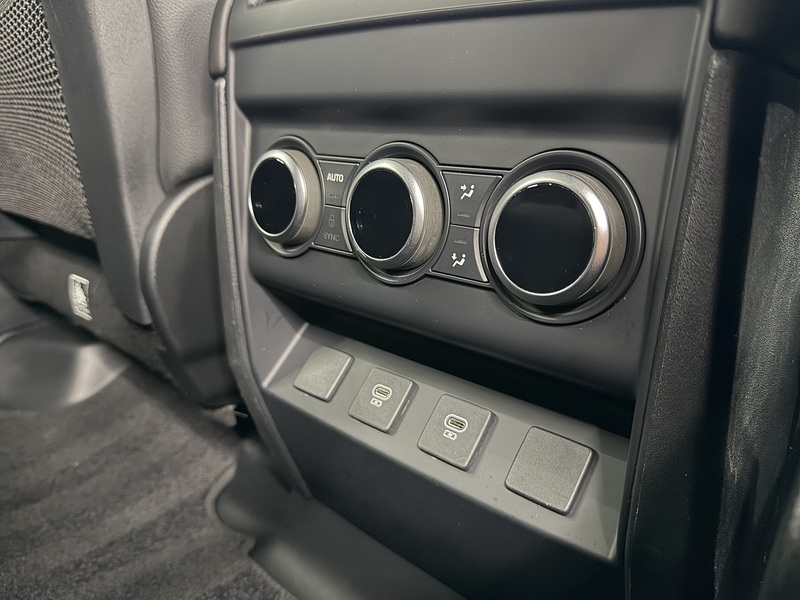 Land Rover 3.0 D300 MHEV X-Dynamic SE SUV 5dr Diesel Auto 4WD Euro 6 (s/s) (300 ps)