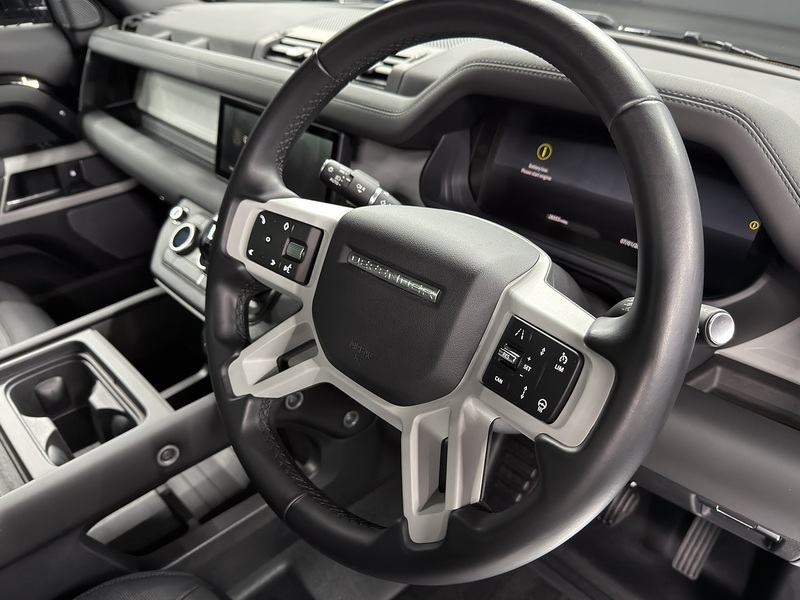 Land Rover 3.0 D300 MHEV X-Dynamic SE SUV 5dr Diesel Auto 4WD Euro 6 (s/s) (300 ps)