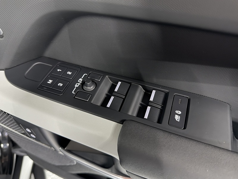 Land Rover 3.0 D300 MHEV X-Dynamic SE SUV 5dr Diesel Auto 4WD Euro 6 (s/s) (300 ps)