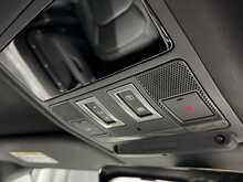 Land Rover Defender 110 D300 MHEV X-Dynamic SE 