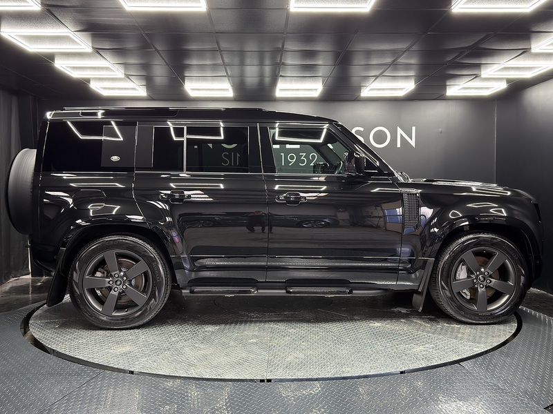 Land Rover 3.0 D300 MHEV X-Dynamic SE SUV 5dr Diesel Auto 4WD Euro 6 (s/s) (300 ps)