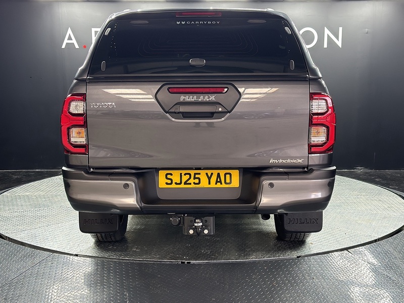 Toyota 2.8 D-4D-h Invincible X Pickup 4dr Diesel Hybrid Auto 4WD Euro 6 (204 ps)