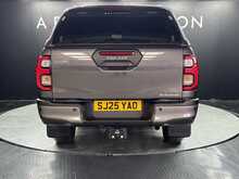 Toyota Hilux D-4D-h Invincible X 