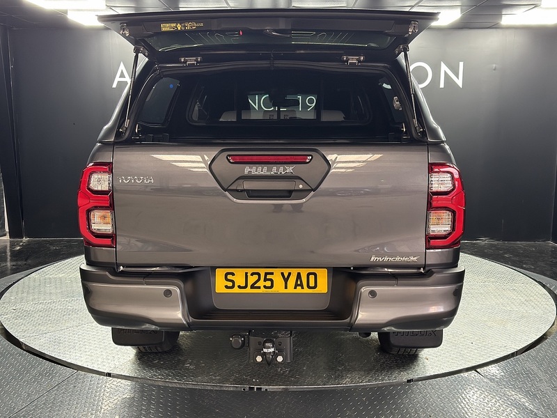 Toyota 2.8 D-4D-h Invincible X Pickup 4dr Diesel Hybrid Auto 4WD Euro 6 (204 ps)