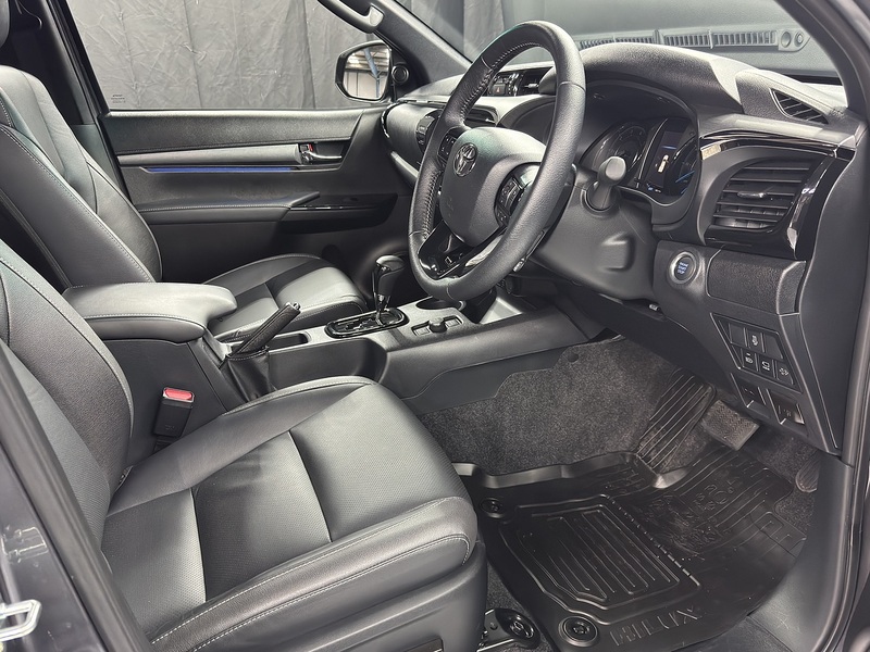 Toyota 2.8 D-4D-h Invincible X Pickup 4dr Diesel Hybrid Auto 4WD Euro 6 (204 ps)