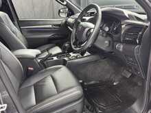 Toyota Hilux D-4D-h Invincible X 