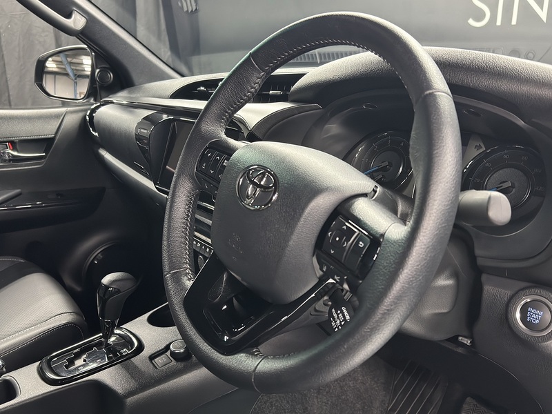 Toyota 2.8 D-4D-h Invincible X Pickup 4dr Diesel Hybrid Auto 4WD Euro 6 (204 ps)