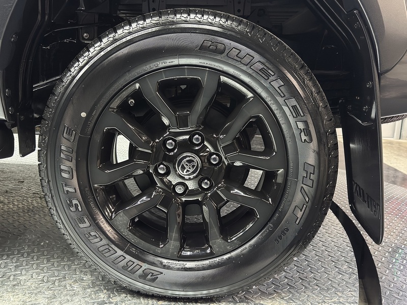 Toyota 2.8 D-4D-h Invincible X Pickup 4dr Diesel Hybrid Auto 4WD Euro 6 (204 ps)