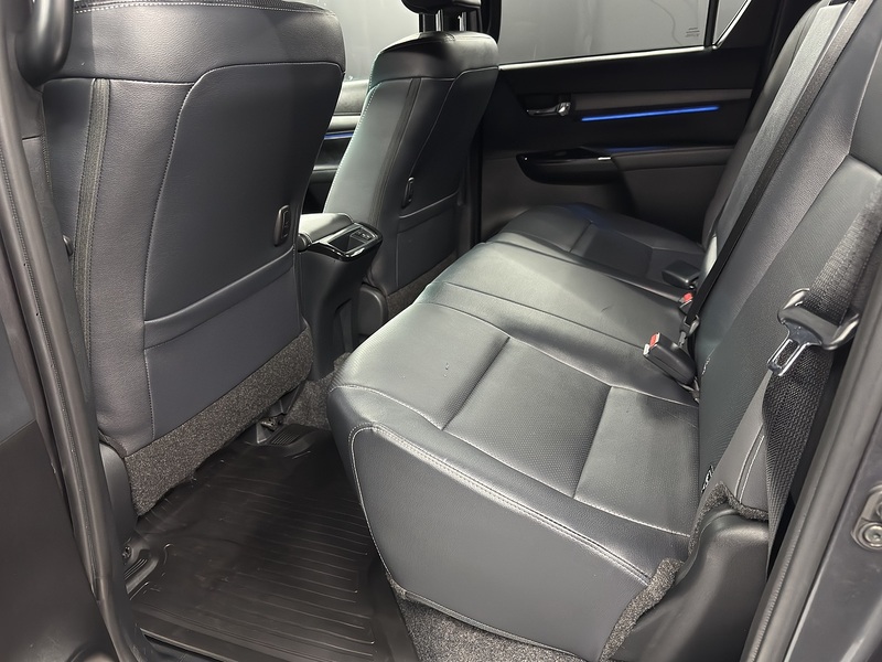 Toyota 2.8 D-4D-h Invincible X Pickup 4dr Diesel Hybrid Auto 4WD Euro 6 (204 ps)