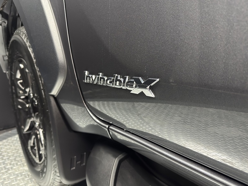 Toyota 2.8 D-4D-h Invincible X Pickup 4dr Diesel Hybrid Auto 4WD Euro 6 (204 ps)