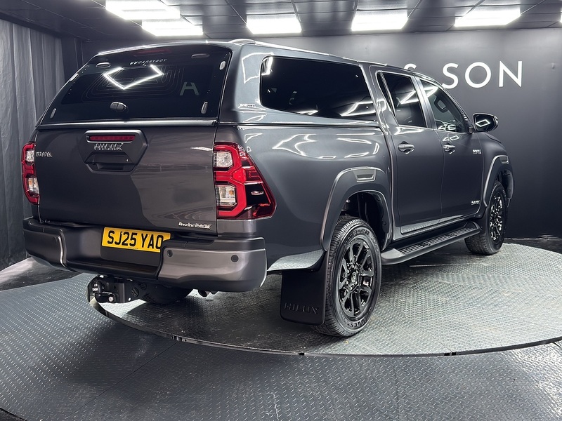 Toyota 2.8 D-4D-h Invincible X Pickup 4dr Diesel Hybrid Auto 4WD Euro 6 (204 ps)