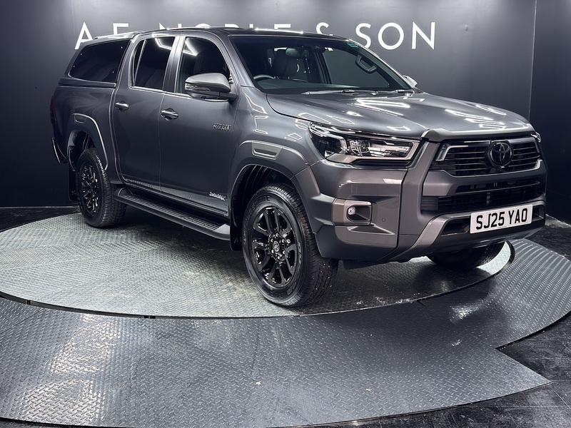 Toyota 2.8 D-4D-h Invincible X Pickup 4dr Diesel Hybrid Auto 4WD Euro 6 (204 ps)