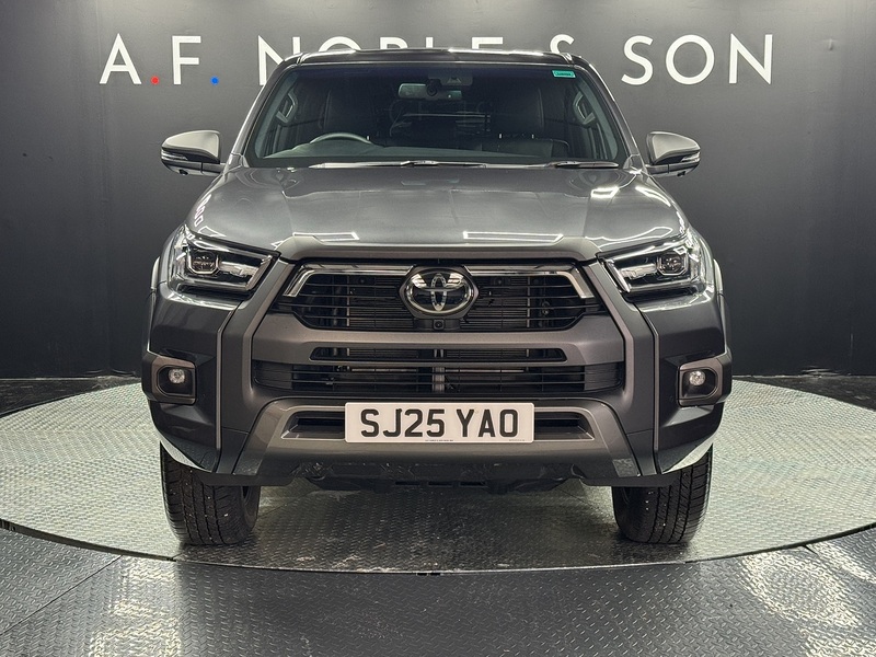 Toyota 2.8 D-4D-h Invincible X Pickup 4dr Diesel Hybrid Auto 4WD Euro 6 (204 ps)