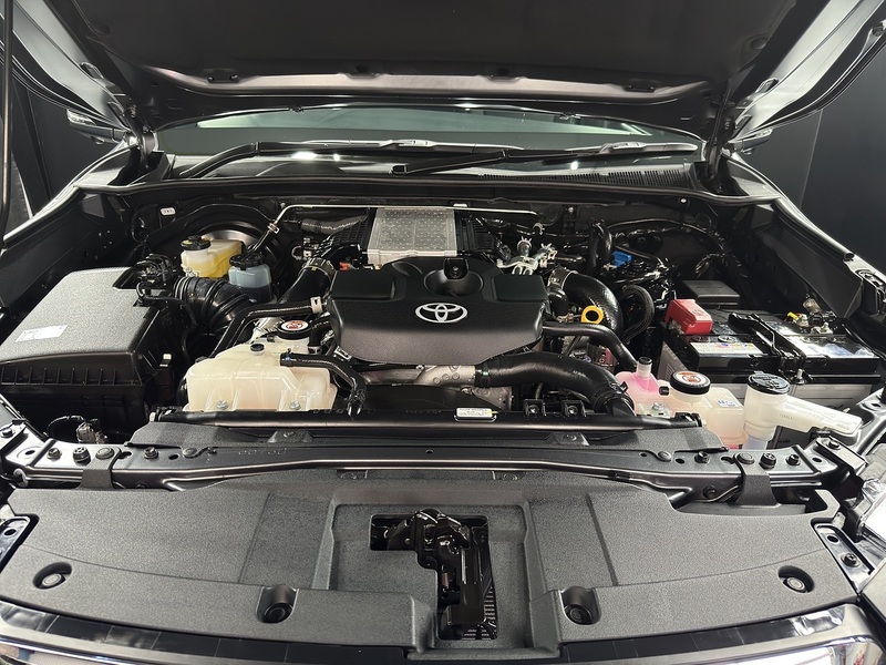 Toyota 2.8 D-4D-h Invincible X Pickup 4dr Diesel Hybrid Auto 4WD Euro 6 (204 ps)