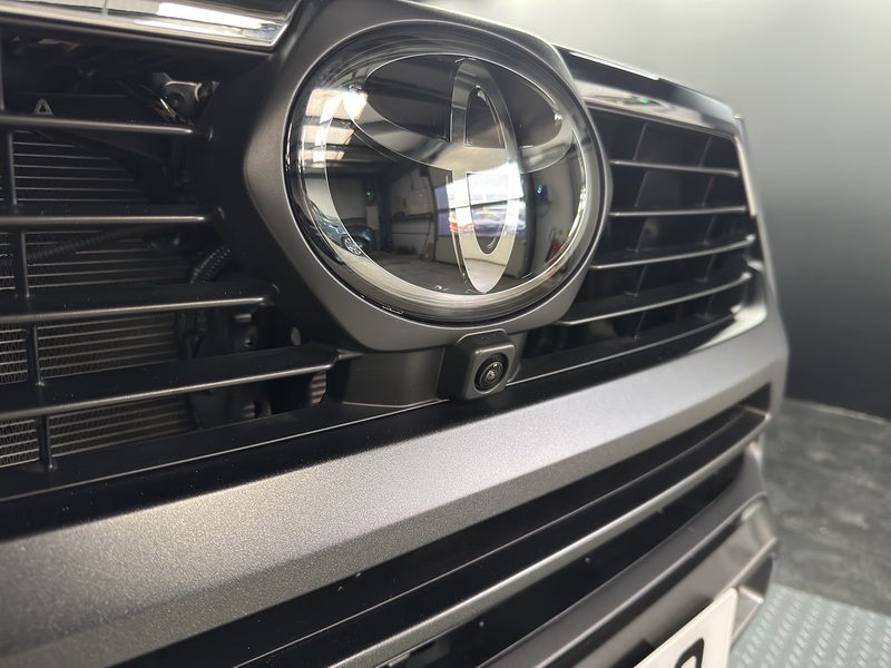 Toyota 2.8 D-4D-h Invincible X Pickup 4dr Diesel Hybrid Auto 4WD Euro 6 (204 ps)