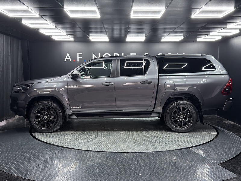 Toyota 2.8 D-4D-h Invincible X Pickup 4dr Diesel Hybrid Auto 4WD Euro 6 (204 ps)