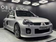 Renault Clio V6 Sport 